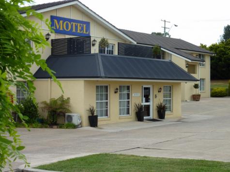 Exterior of property - Best Western Coachmans Inn Motel