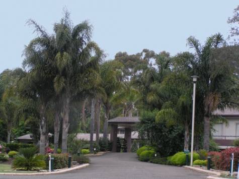 Entrance - Fairway Motor Inn