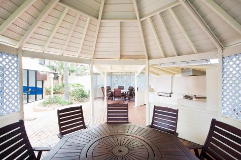 BBQ Area - BreakFree Imperial Surf Surfers Paradise