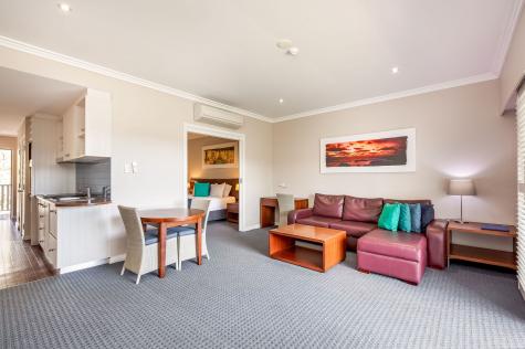 Apartment Lounge - Caves House Apartments