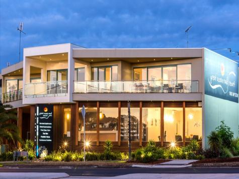 Front Entrance Night Photo - Great Ocean Road Resort