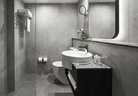 Superior Bathroom - Crowne Plaza Sydney Airport