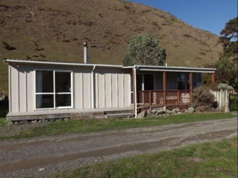 Cottage Front - Kawakawa Station