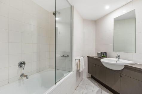 2 Bedroom Apartment - Mantra Southbank Melbourne