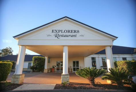 Exterior
- Roma Explorers Inn