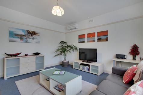Amy Cottage Loungeroom - Moonah Central Apartments