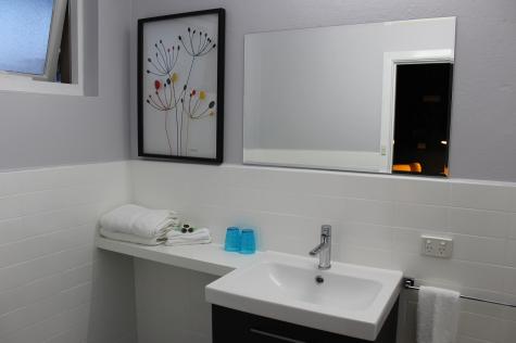 Deluxe Room - Bathroom
 - The Oriana, Orange