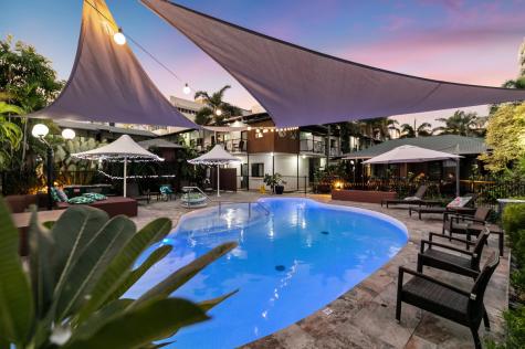 Swimming Pool - Palms City Resort