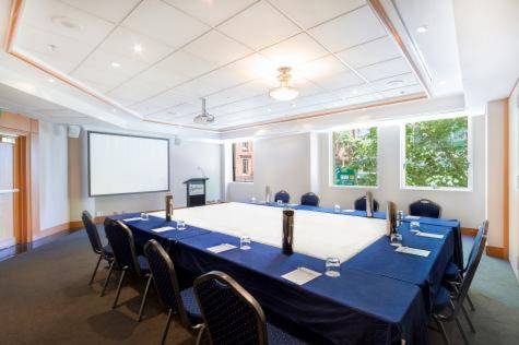 Radisson Hotel and Suites Sydney - Rydges Darling Square Apartment Hotel