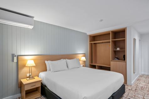 Newport King Room  - Silkari Mirage at Newport