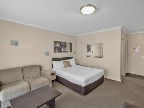 Executive Queen Room - Tall Trees Ainslie