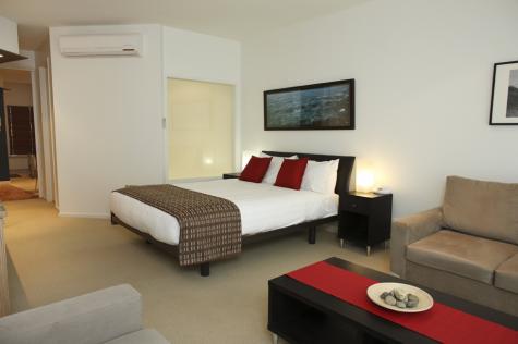 Executive Spa Main Bedding - The Waves Serviced Apartments