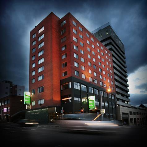 Exterior  - Travelodge Hobart - Tasvillas